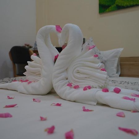 Check In @ Downtown Yangon Hotell Exteriör bild