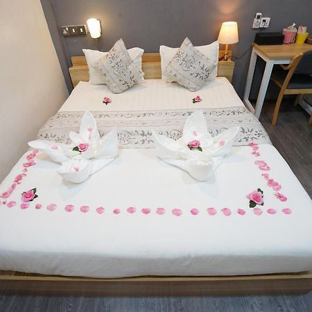 Check In @ Downtown Yangon Hotell Exteriör bild