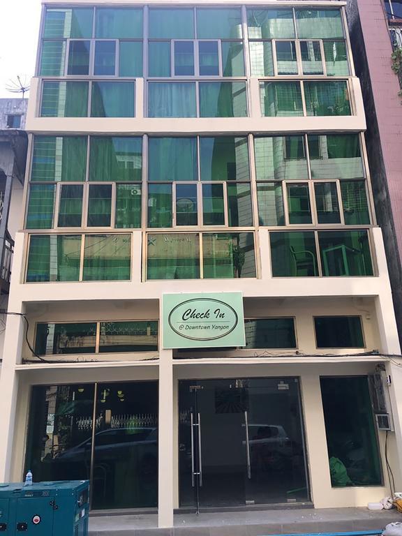 Check In @ Downtown Yangon Hotell Exteriör bild