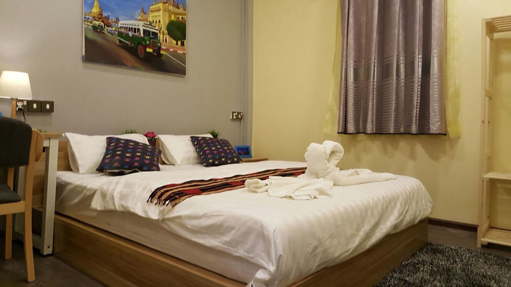 Check In @ Downtown Yangon Hotell Exteriör bild