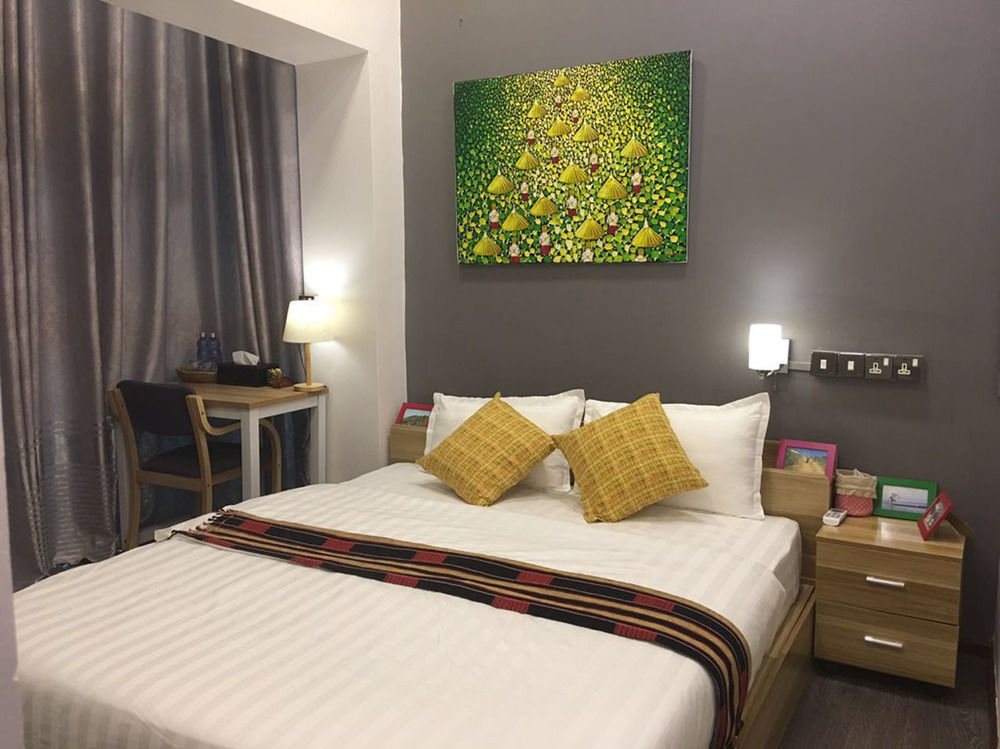 Check In @ Downtown Yangon Hotell Exteriör bild