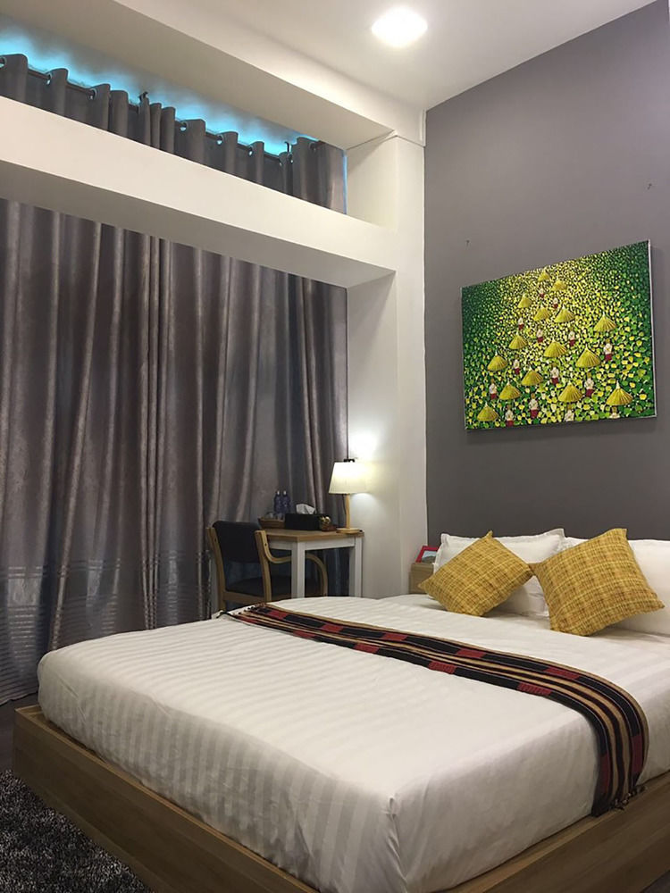 Check In @ Downtown Yangon Hotell Exteriör bild
