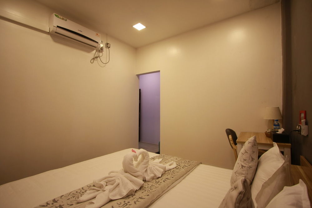 Check In @ Downtown Yangon Hotell Exteriör bild
