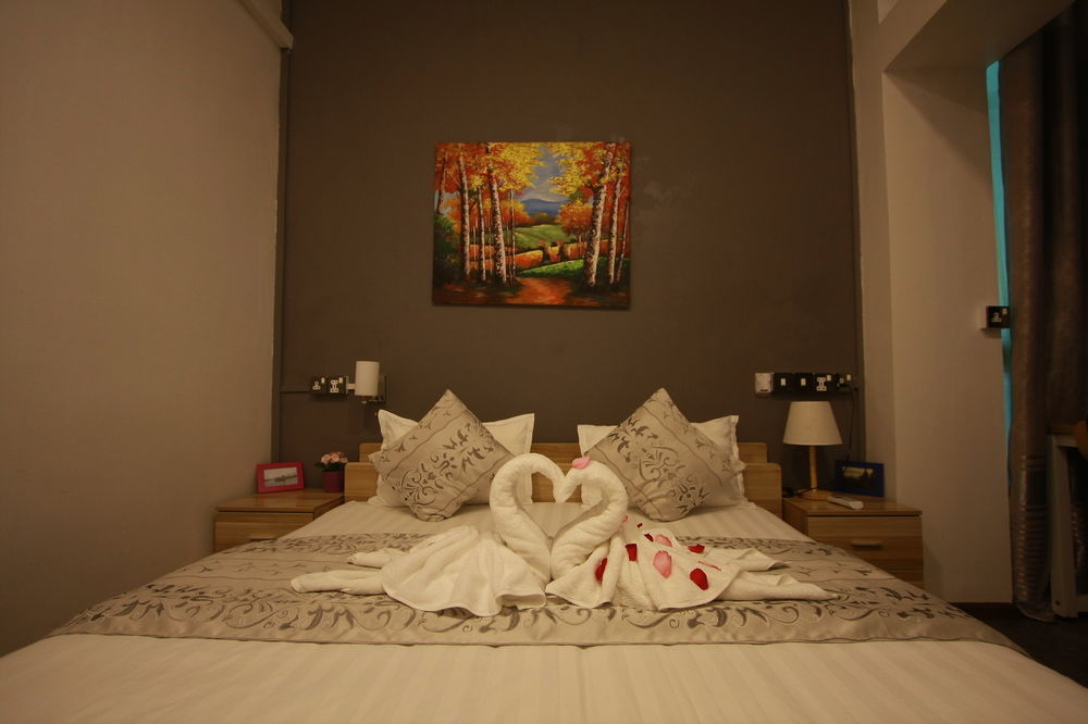 Check In @ Downtown Yangon Hotell Exteriör bild