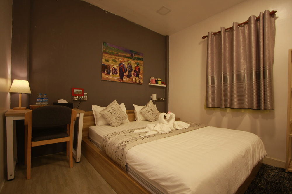 Check In @ Downtown Yangon Hotell Exteriör bild