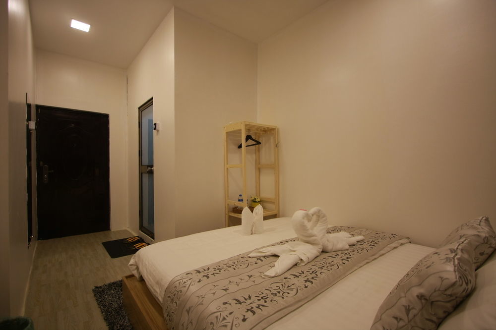 Check In @ Downtown Yangon Hotell Exteriör bild