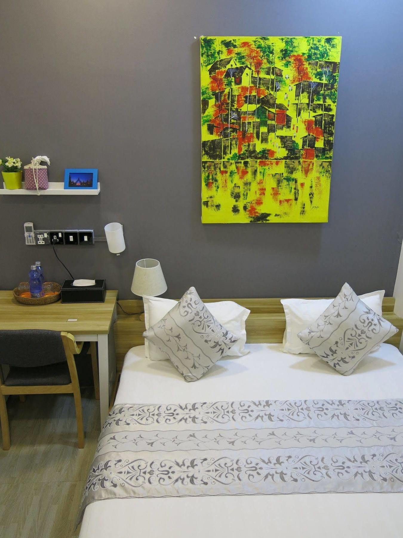 Check In @ Downtown Yangon Hotell Exteriör bild