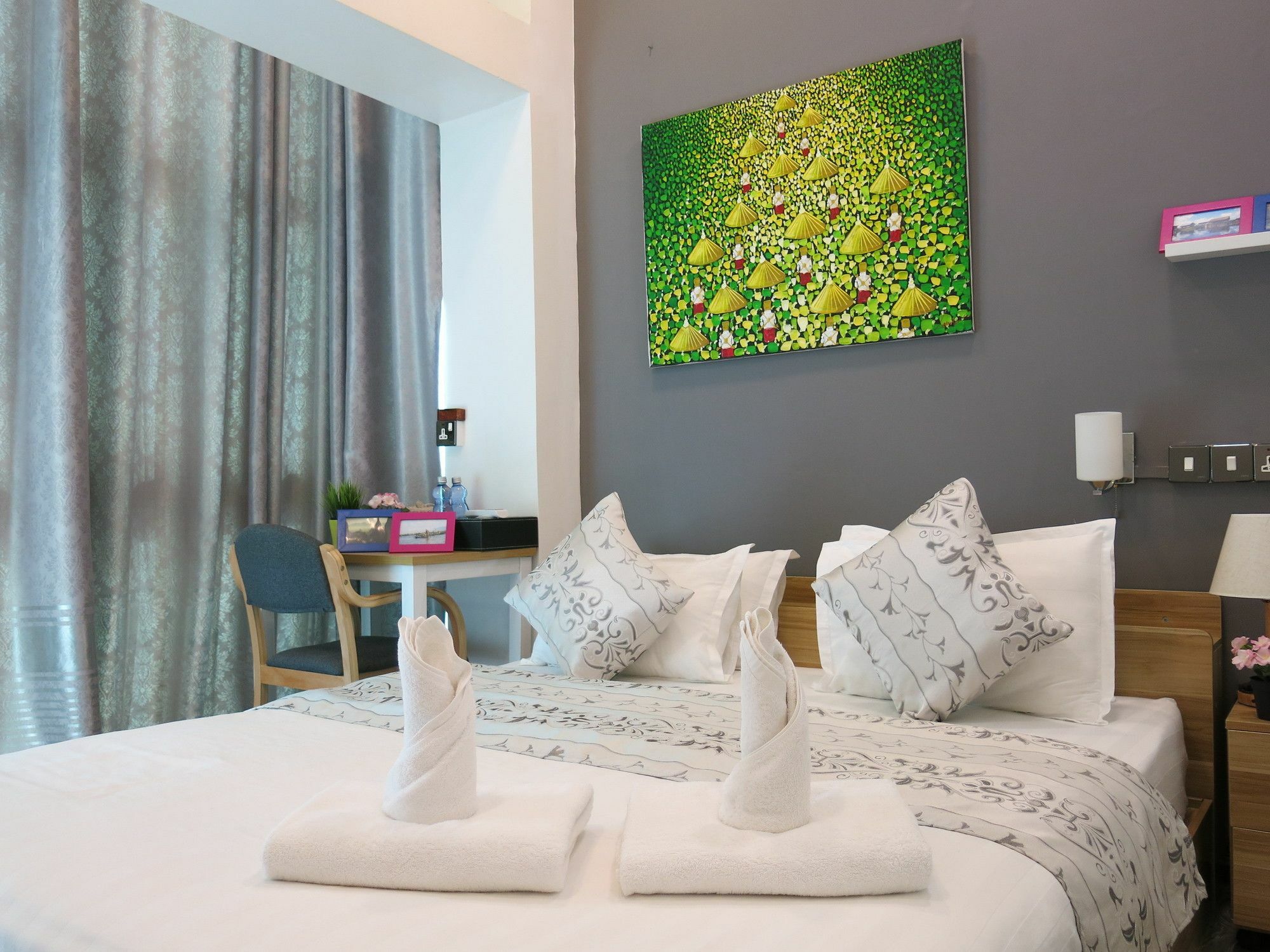 Check In @ Downtown Yangon Hotell Exteriör bild