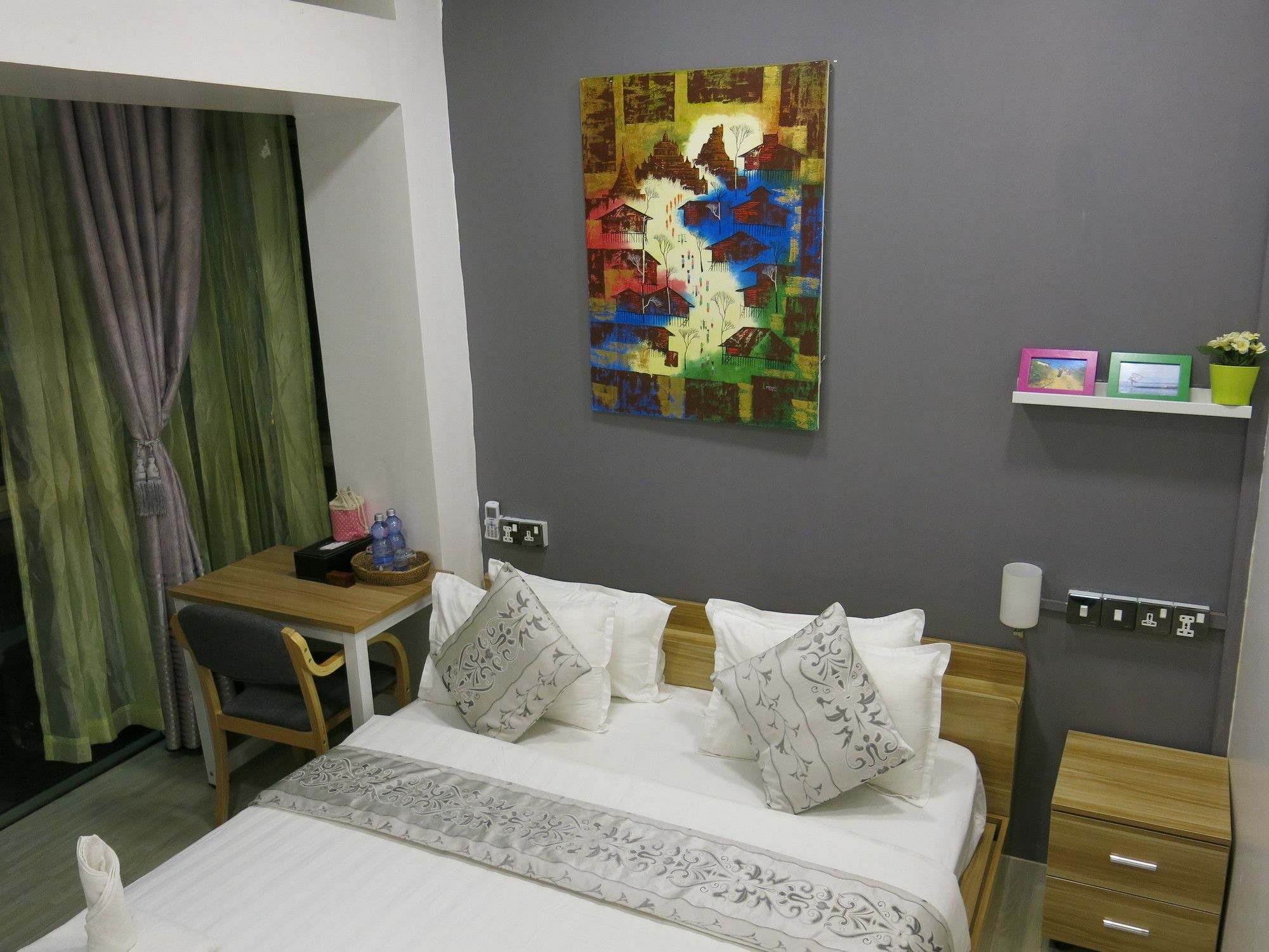 Check In @ Downtown Yangon Hotell Exteriör bild