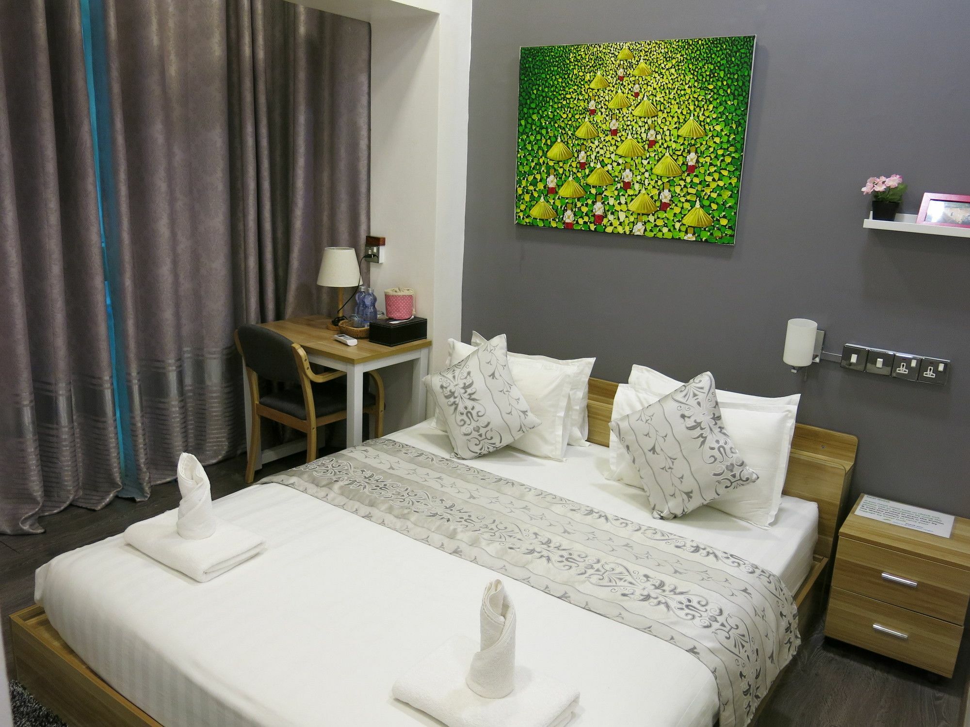 Check In @ Downtown Yangon Hotell Exteriör bild