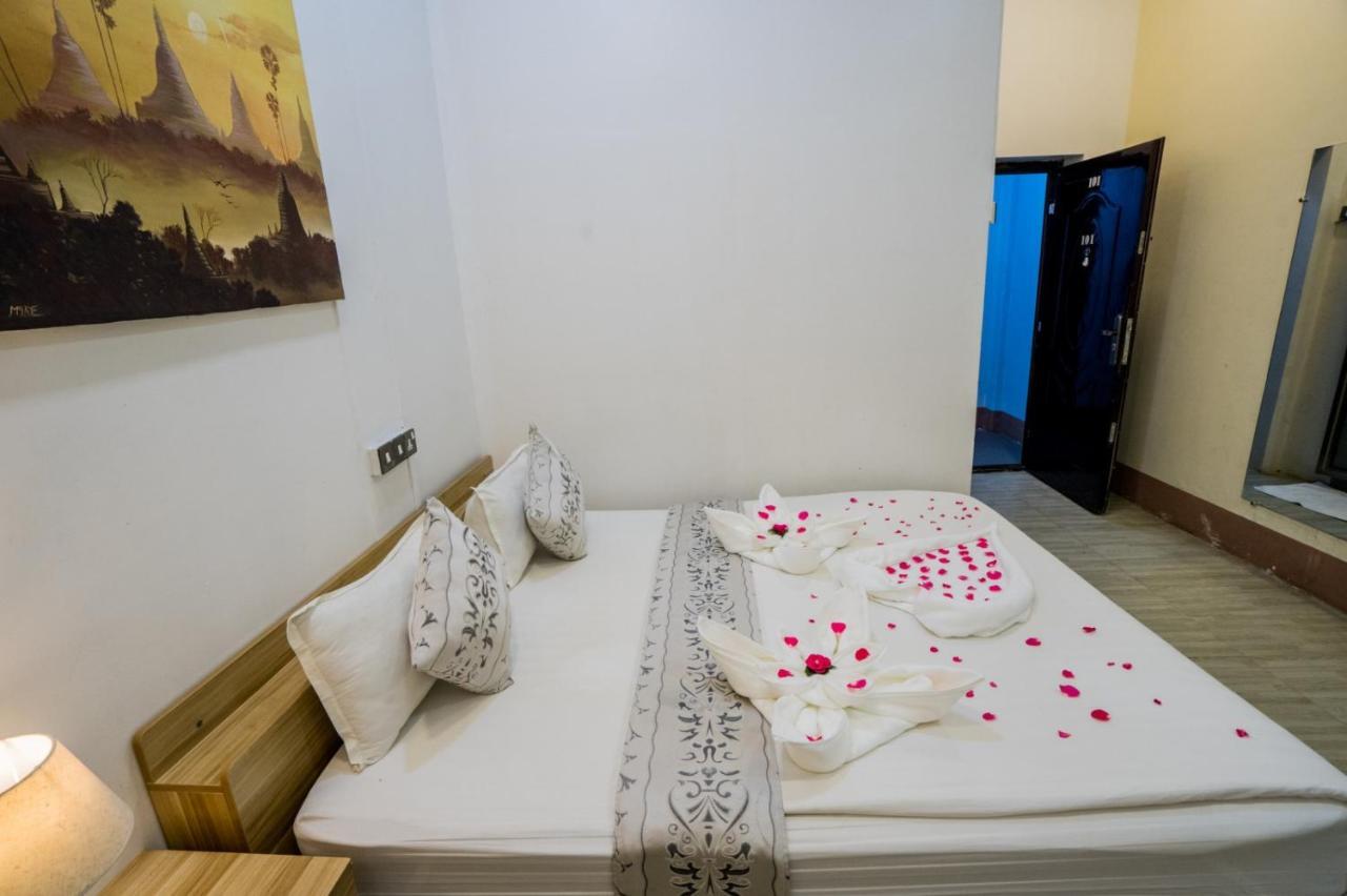 Check In @ Downtown Yangon Hotell Exteriör bild