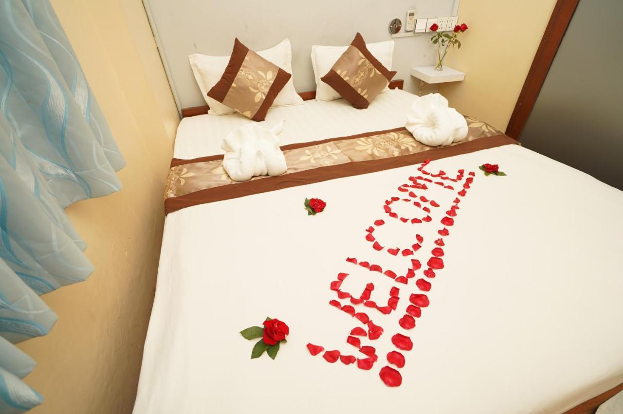 Check In @ Downtown Yangon Hotell Exteriör bild