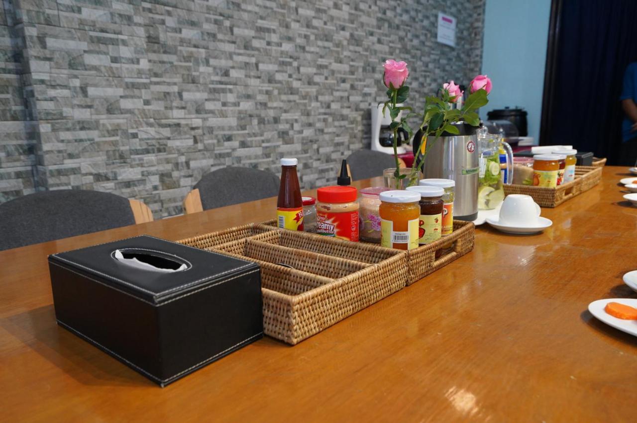 Check In @ Downtown Yangon Hotell Exteriör bild